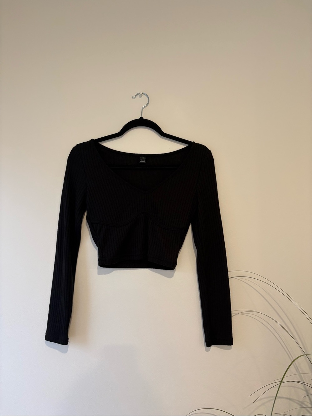 SHEIN Black Ribbed Long-Sleeve Crop Top